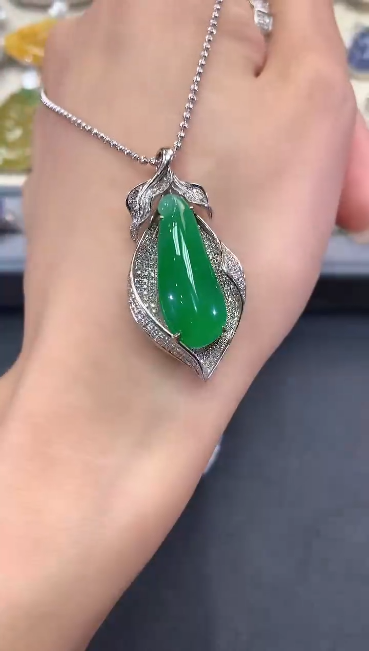 【闪购商品】翡翠吊坠(不含链)18K金镶嵌w80       