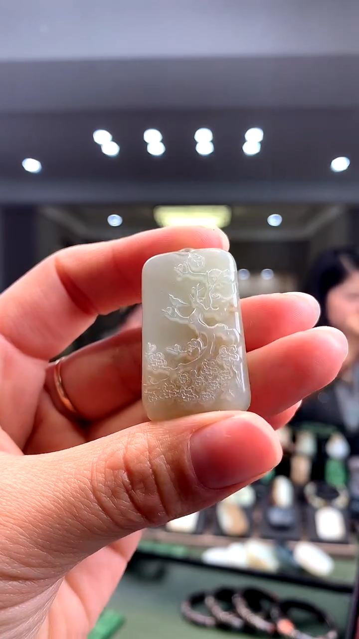 颈饰未镶嵌和田玉挂件