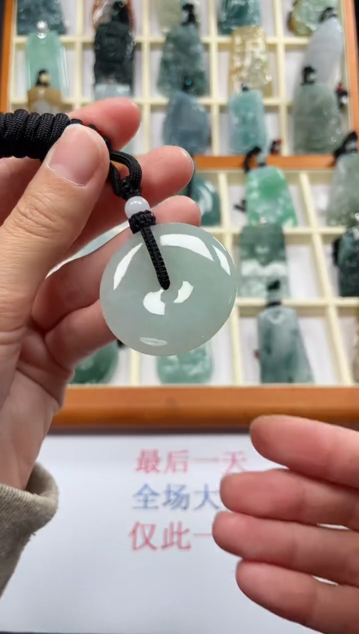 【闪购商品】翡翠颈饰未镶嵌平安扣