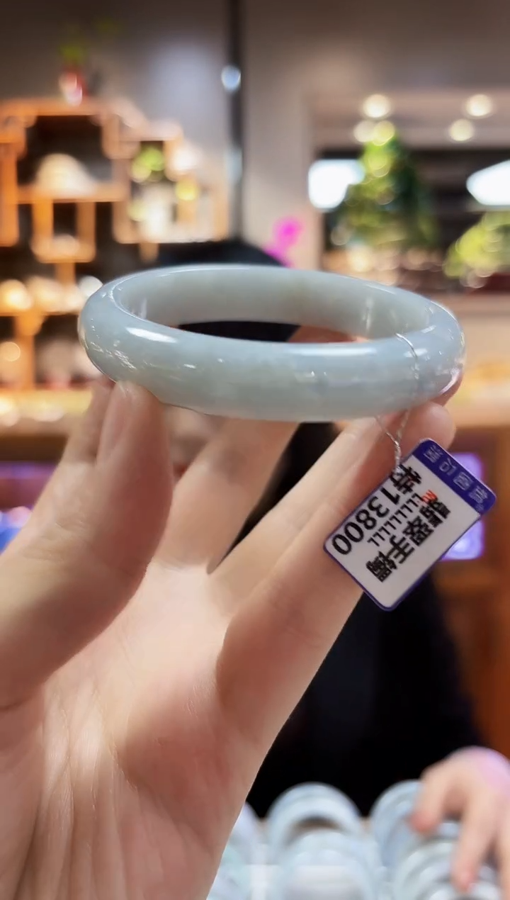 【闪购商品】翡翠颈饰未镶嵌59手镯