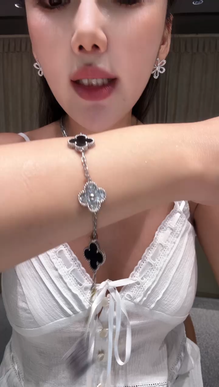 手链18K金镶嵌钻石熊猫