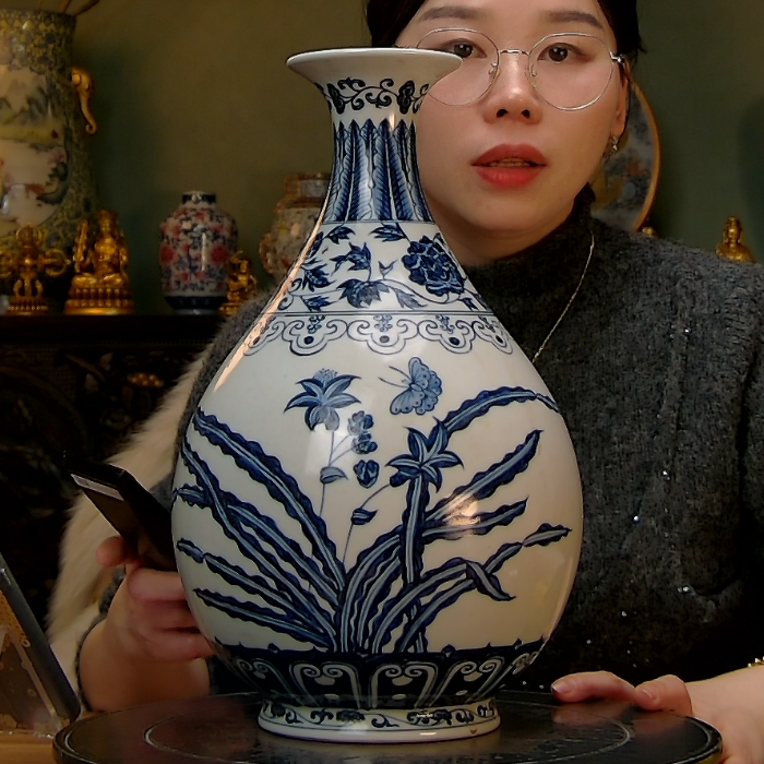 明 青花蝶恋花纹玉壶春瓶