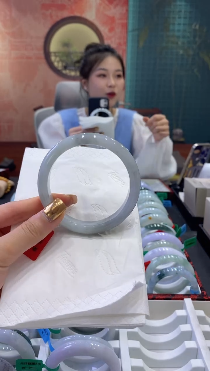 【闪购商品】翡翠手镯未镶嵌多人17166