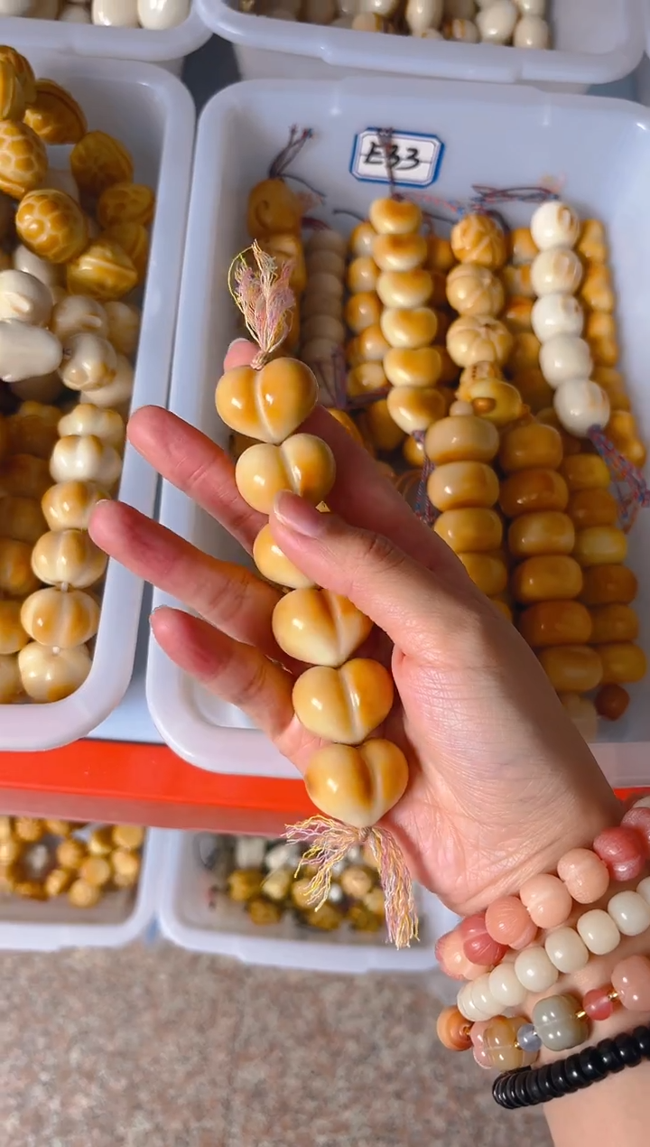 吊坠菩提根/象牙果光面屁桃棒棒糖