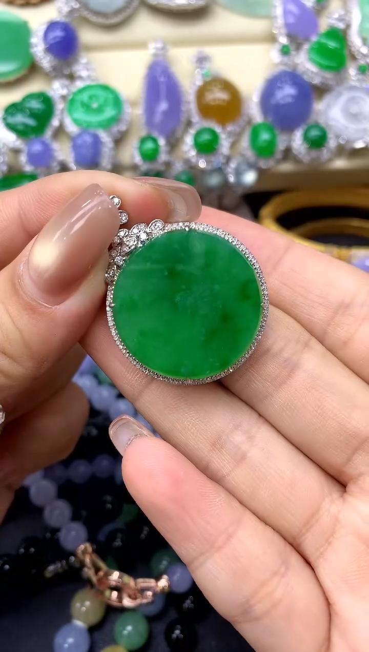 颈饰18K金镶嵌翡翠390-中国好珍宝