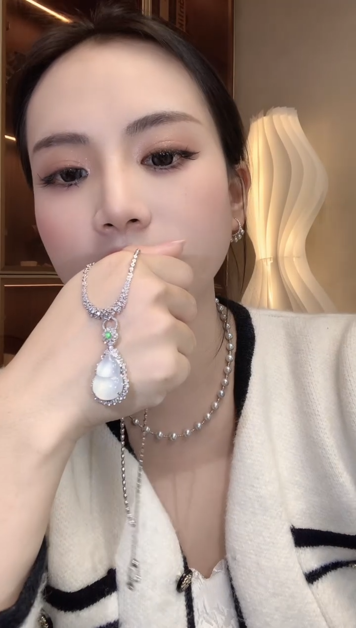 【闪购商品】翡翠吊坠(不含链)18K金镶嵌C47