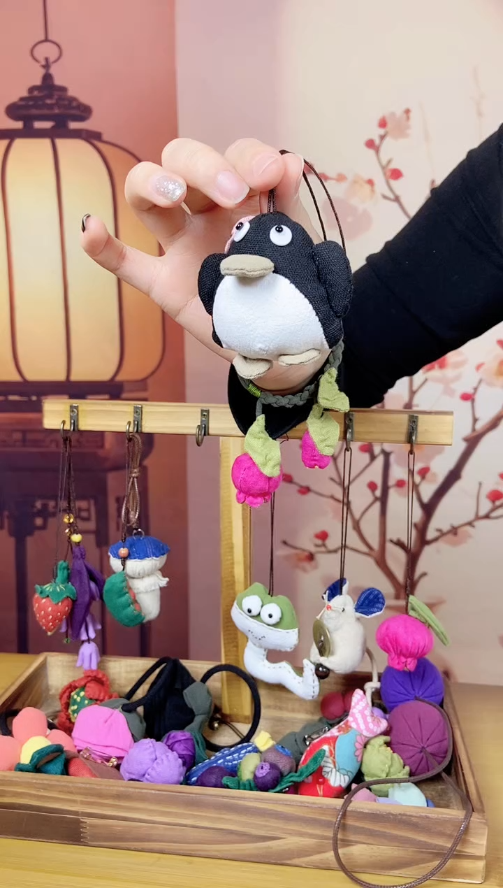 非金属布艺企鹅挂件