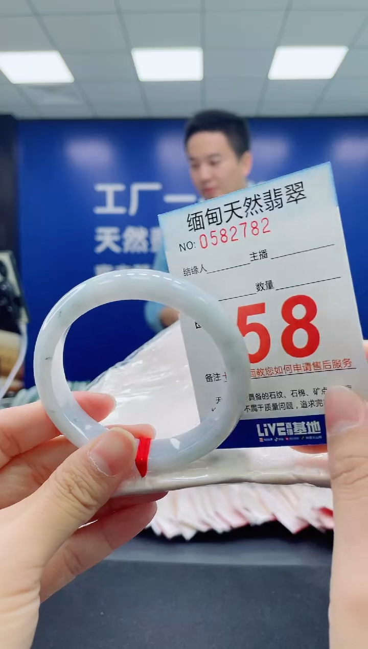 未镶嵌手镯翡翠天然翡翠手镯