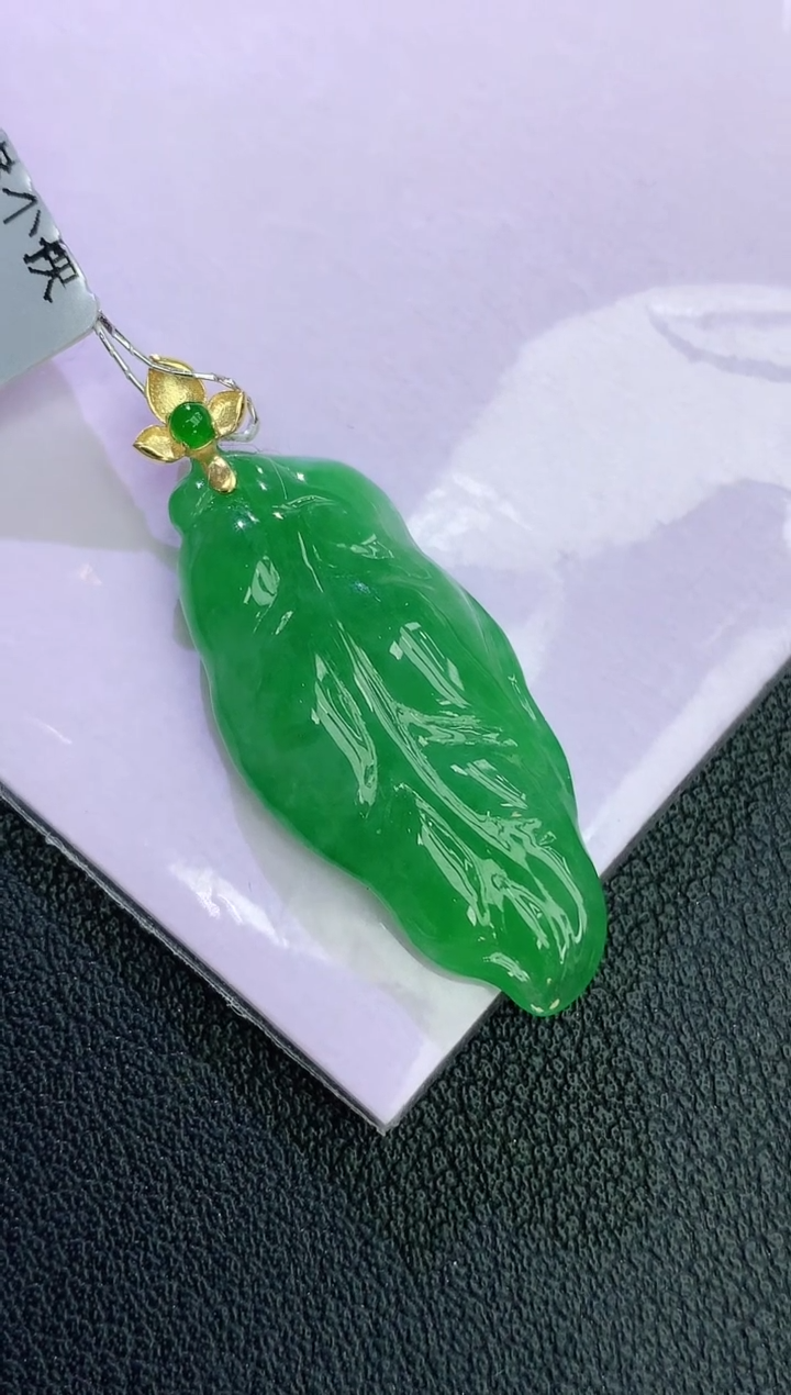 颈饰18K金镶嵌翡翠赠礼盒证书 麦麦