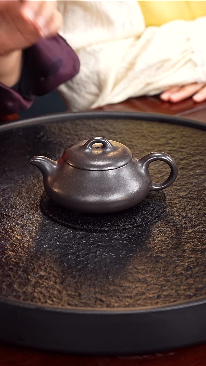茶壶紫砂徐秀文  四世同堂单壶  汉棠石瓢47高黑料 180毫升配墨宝