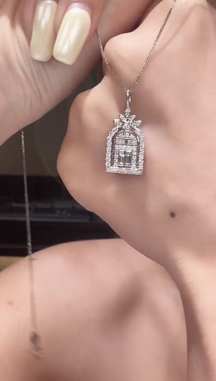 铂Pt950镶嵌吊坠钻石幸福之门吊坠