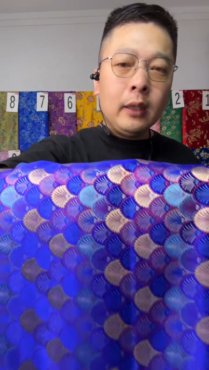 混纺织锦缎 长60  宽70