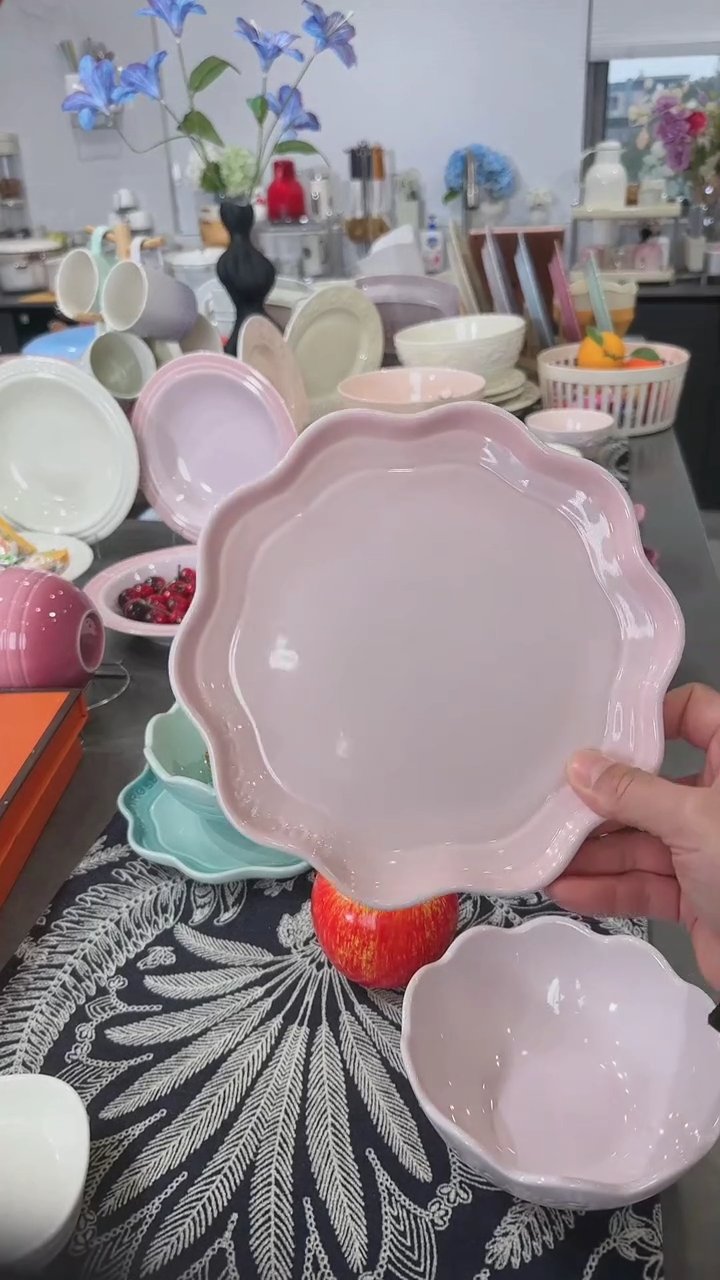 【闪购商品】瓷炻彩花边盘18cm-樱花粉