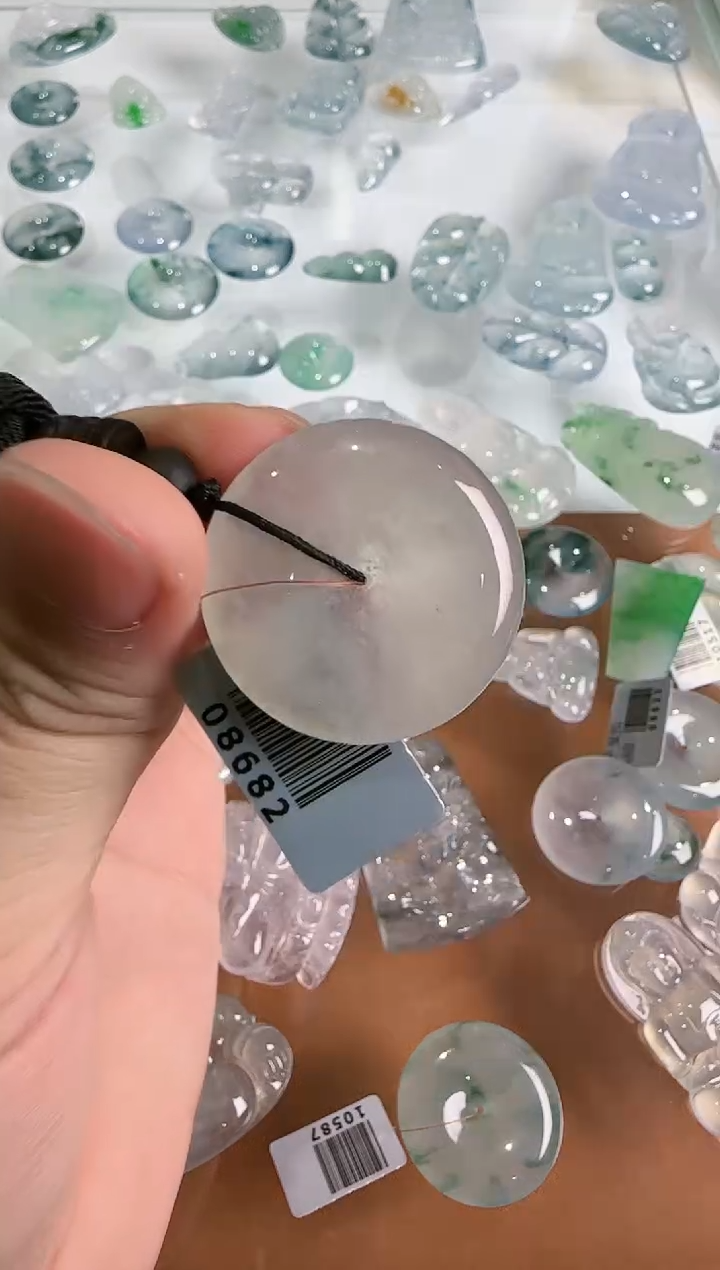 【闪购商品】翡翠吊坠(不含链)未镶嵌··