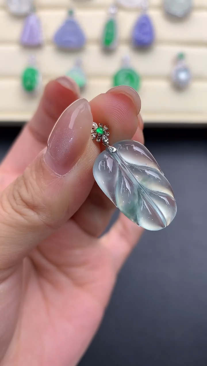 【闪购商品】翡翠颈饰18K金镶嵌Q164      