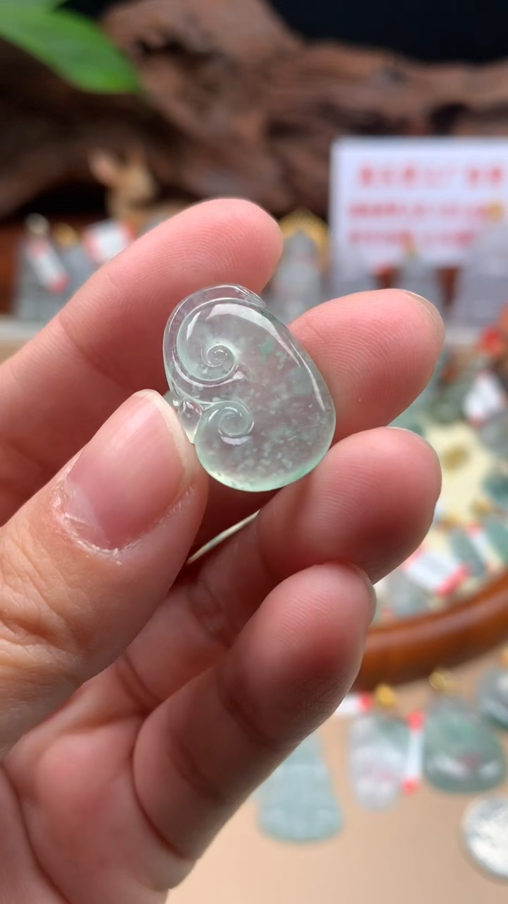 【闪购商品】翡翠颈饰18K金镶嵌如意