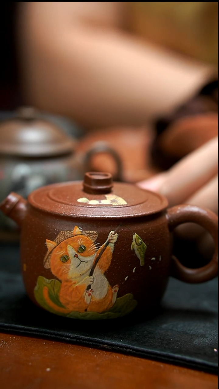 茶壶紫砂五彩段钓鱼猫壶微瑕