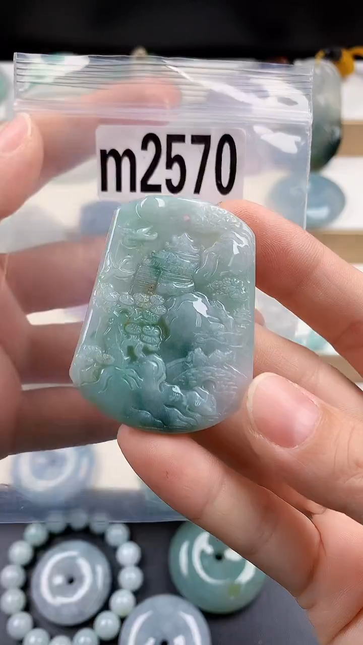 颈饰未镶嵌翡翠天然翡翠吊坠挂件