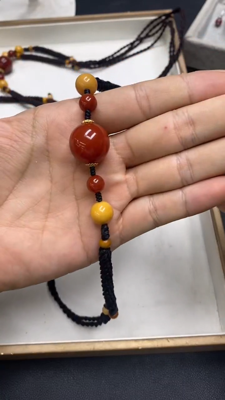 颈饰未镶嵌南红玛瑙/2006/一件/18+