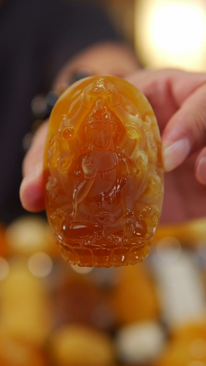 【闪购商品】蜜蜡裸石未镶嵌俄料蜜糖千手观音64.9
