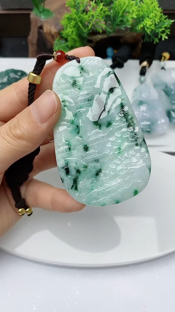 【闪购商品】翡翠颈饰未镶嵌          