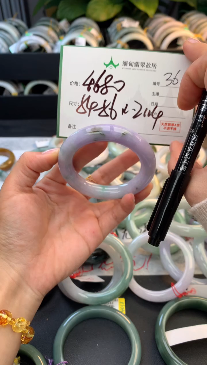 未镶嵌定制翡翠毛货需精细抛光+多人