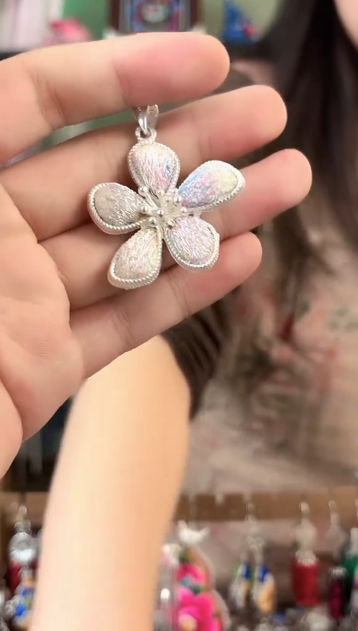 彩云南阁非遗老绣苗银饰品262