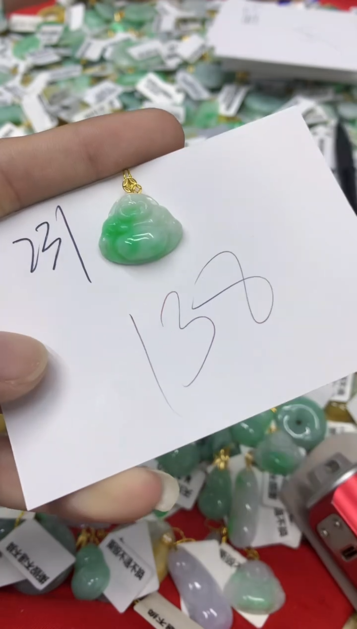 翡翠18K金镶嵌颈饰翡翠