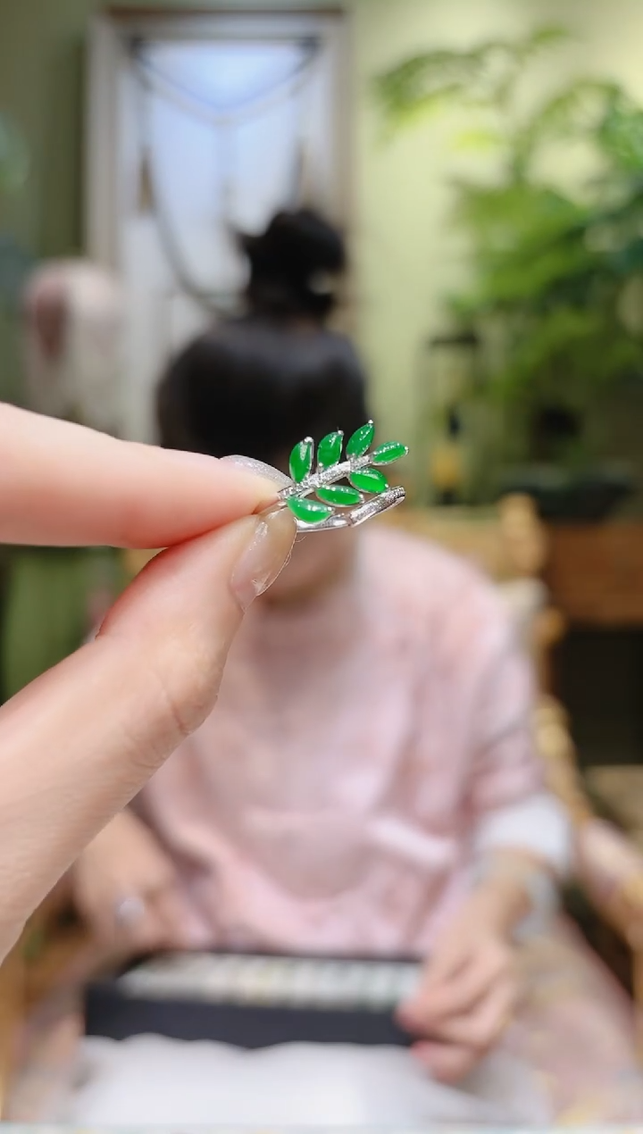 【闪购商品】翡翠戒指18K金镶嵌绿叶子翡翠戒指
