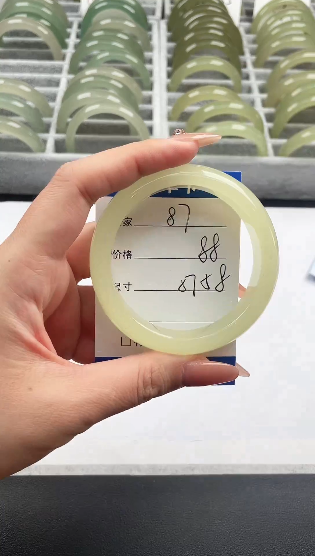 未镶嵌手镯石英质玉浓蜂蜜