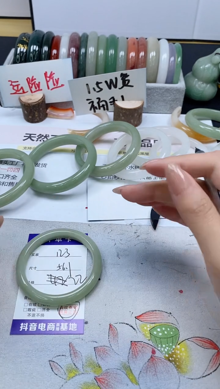 【闪购商品】石英质玉手镯未镶嵌123/56.1