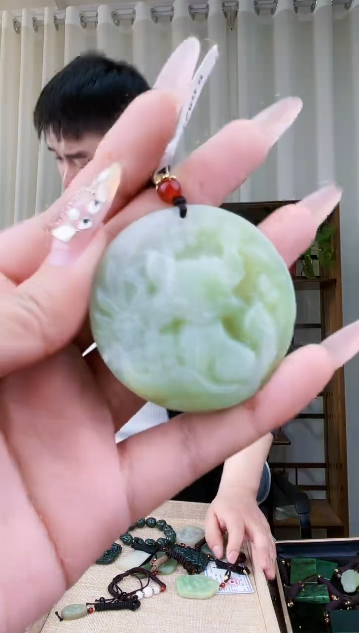 【闪购商品】和田玉挂件未镶嵌拍一发一，多样性发货！