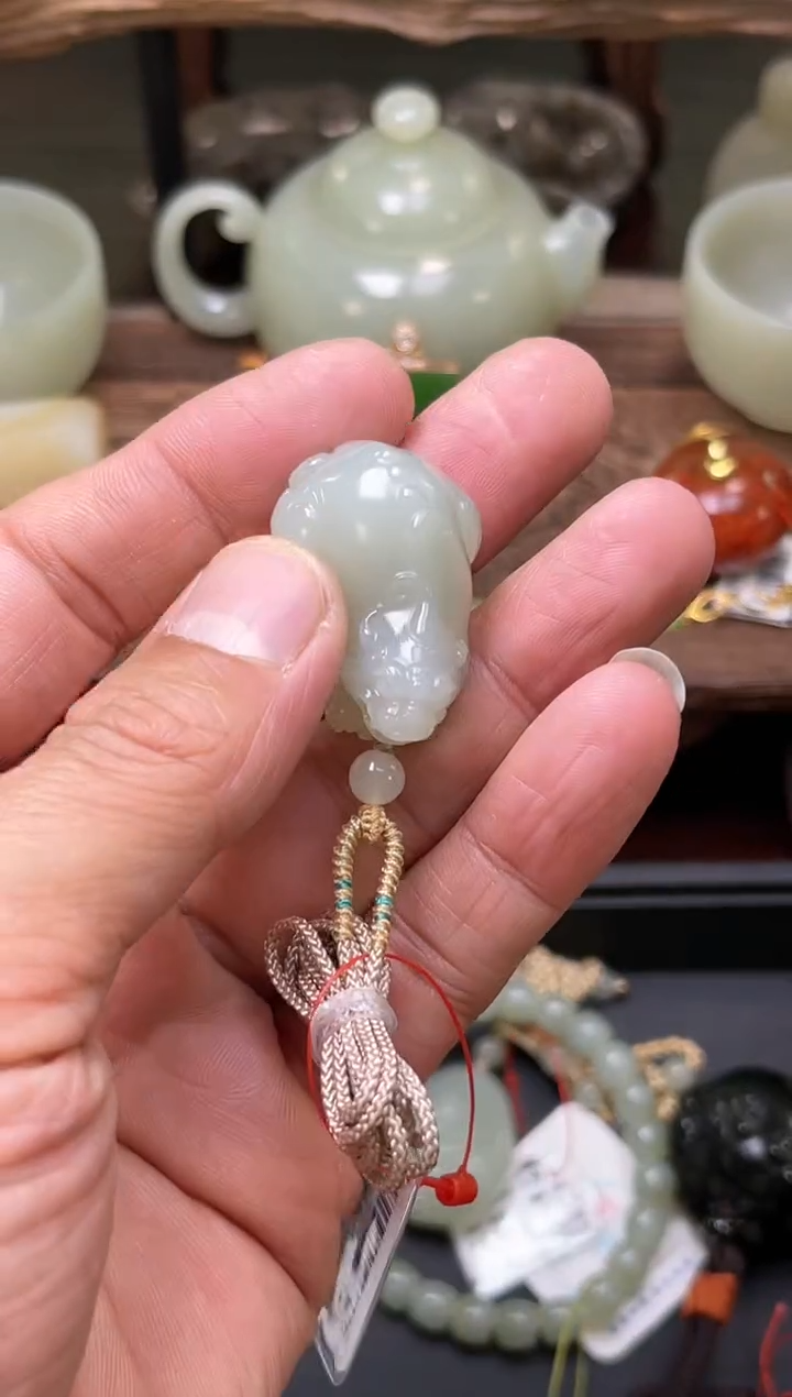 【闪购商品】和田玉吊坠未镶嵌且末青白 貔貅 9003941