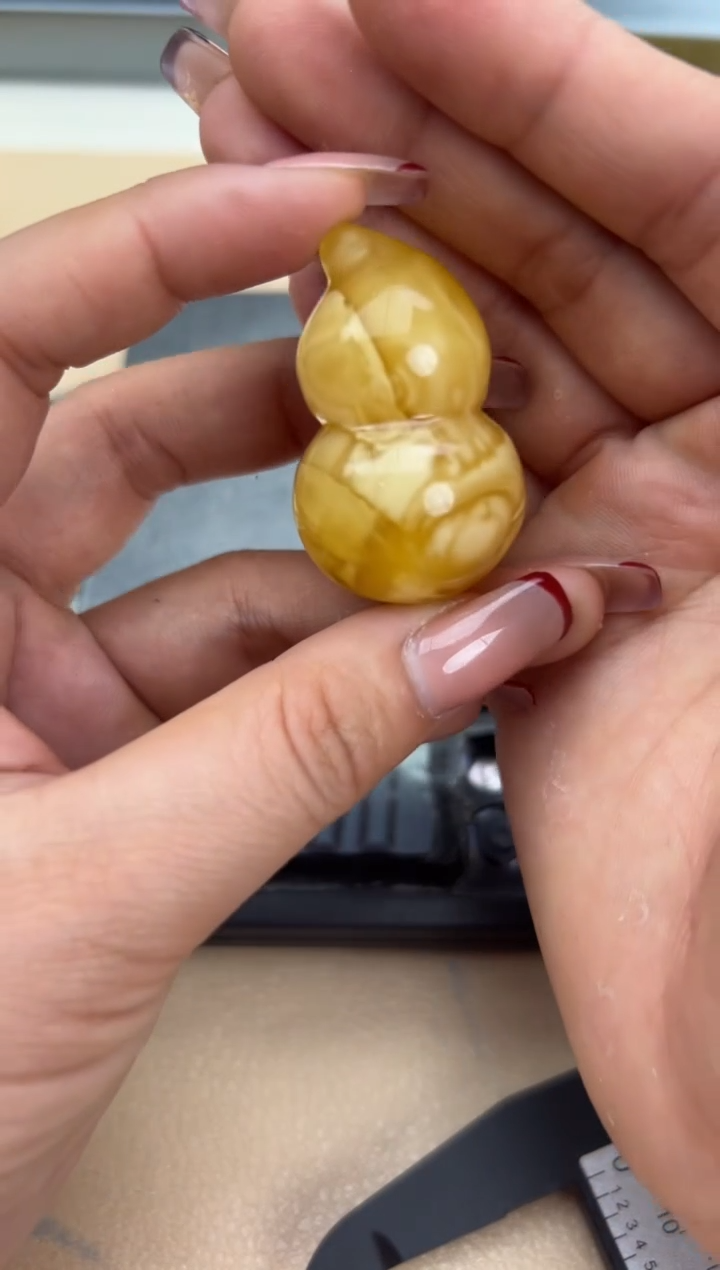 【闪购商品】琥珀裸石未镶嵌蜜蜡吊坠