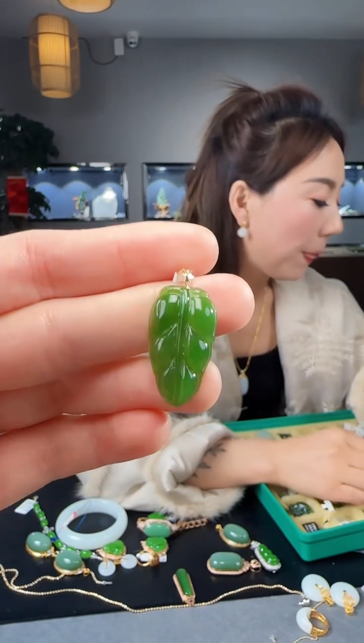 【闪购商品】和田玉吊坠(不含链)18K金镶嵌1