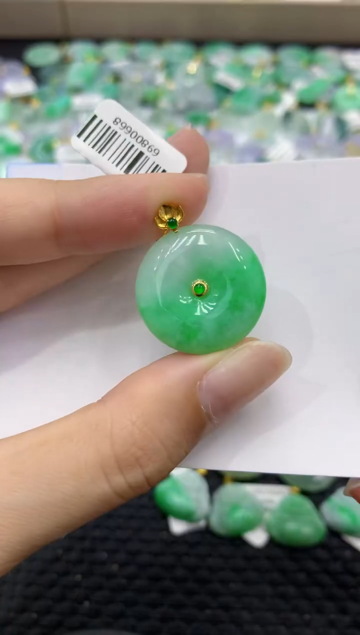 颈饰18K金镶嵌翡翠天然缅甸翡翠A货