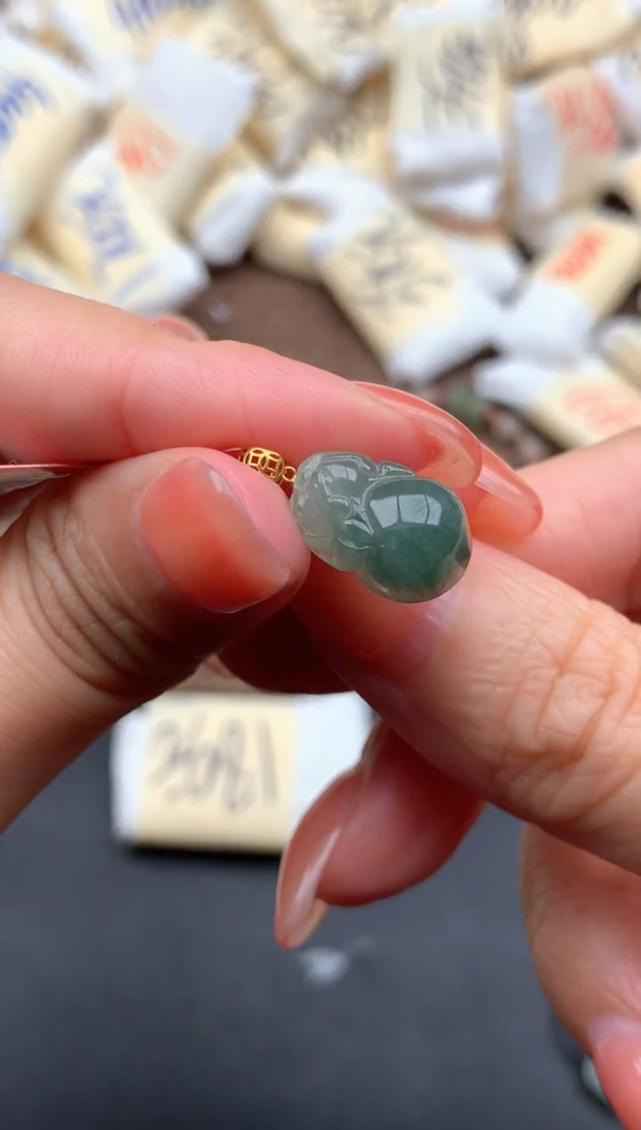 18K金镶嵌挂件翡翠1