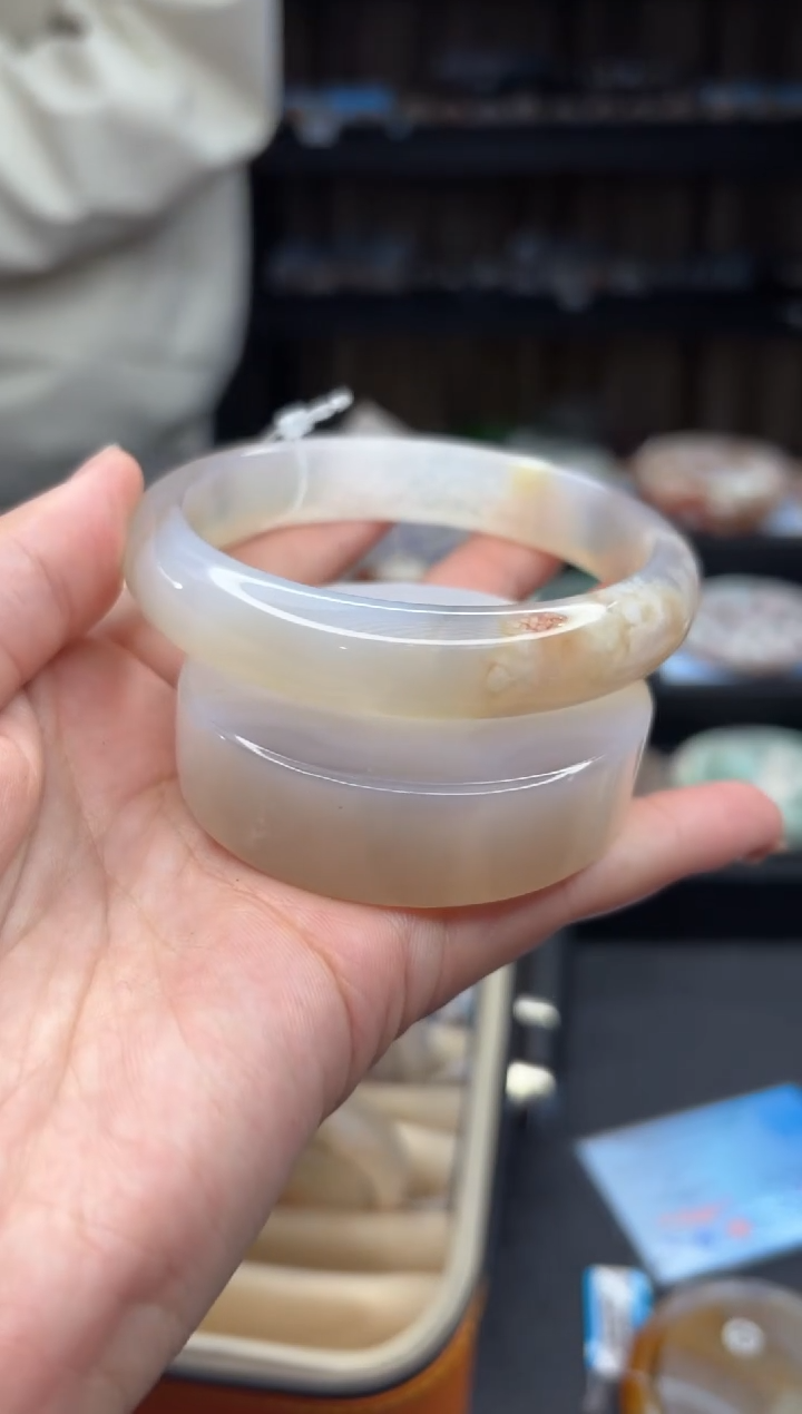 【闪购商品】石英质玉手镯未镶嵌201（63圈赠送镯心）