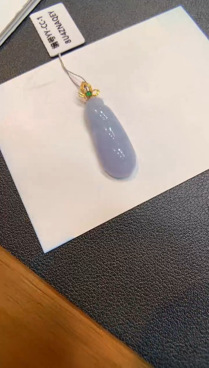 翡翠18K金镶嵌颈饰福豆
