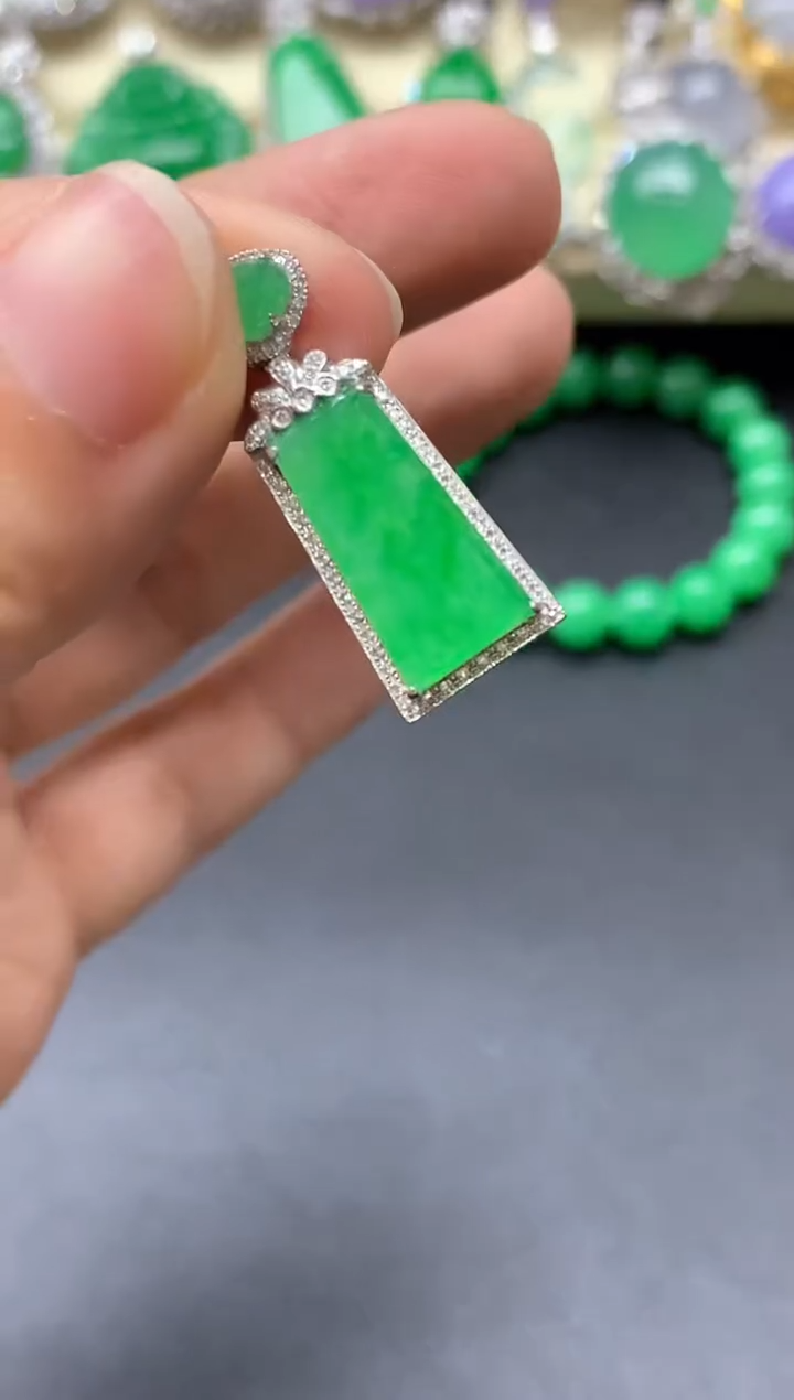 颈饰18K金镶嵌翡翠528中国好珍宝