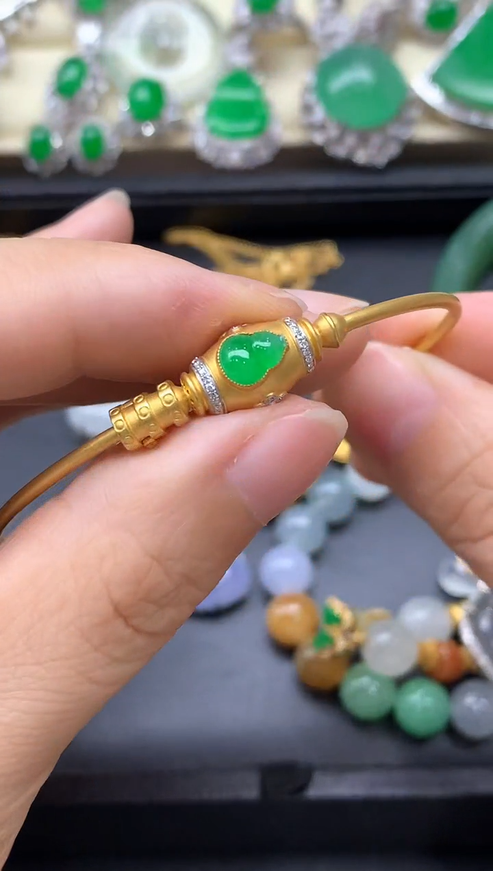 18K金镶嵌手镯翡翠673-中国好珍宝
