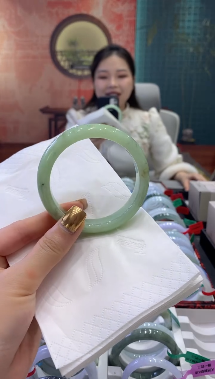 【闪购商品】翡翠手镯未镶嵌多人17023