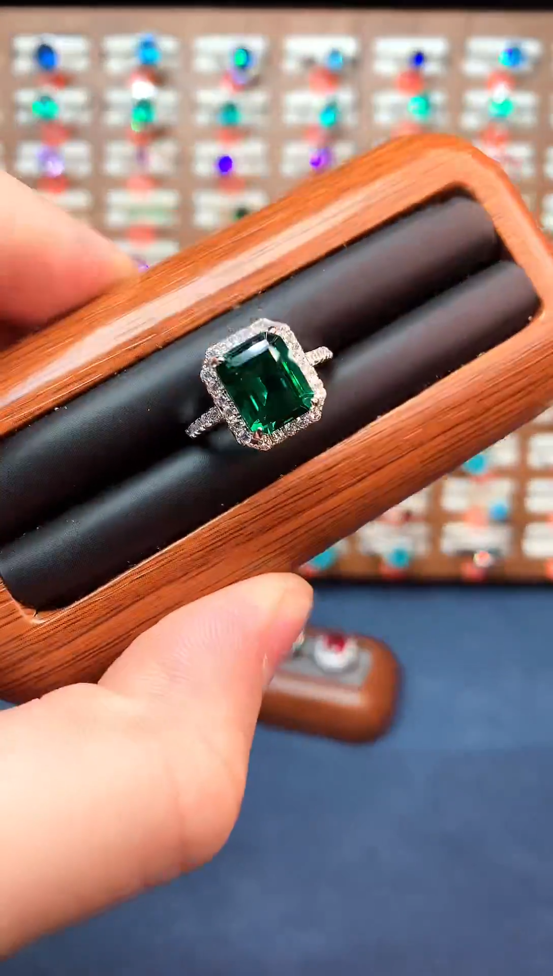 非金属无祖绿色高订典藏轻奢戒指