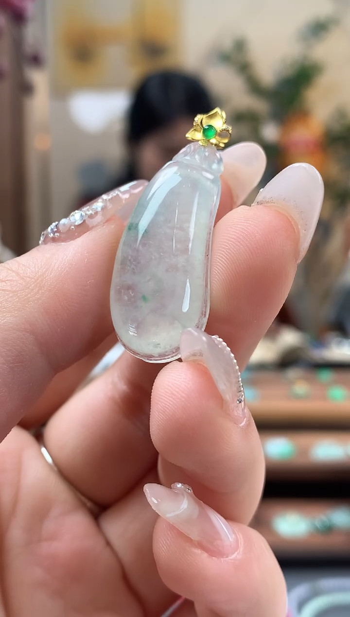 【闪购商品】翡翠吊坠(不含链)18K金镶嵌福瓜