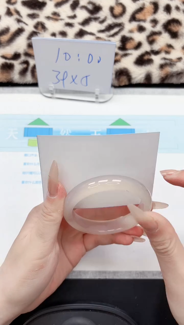 【闪购商品】石英质玉手镯未镶嵌398-56.1