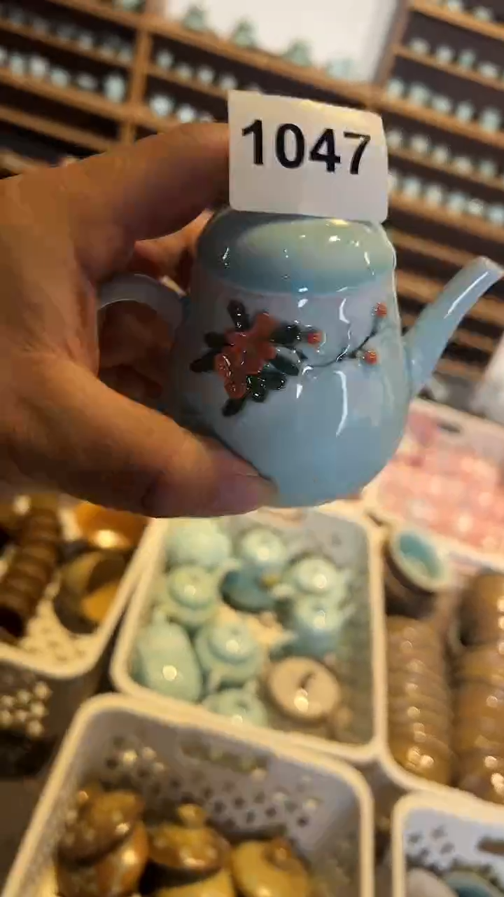 龙泉窑粉青捏花壶微瑕1047