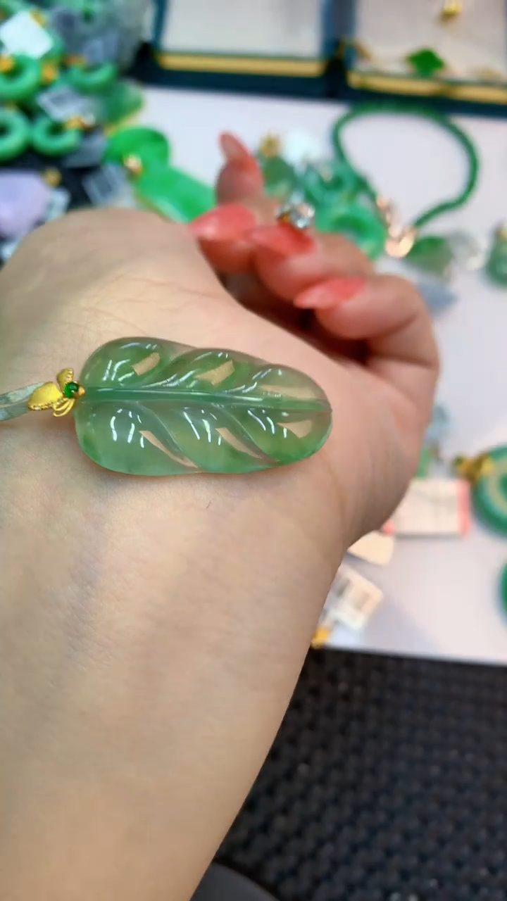 颈饰18K金镶嵌翡翠11