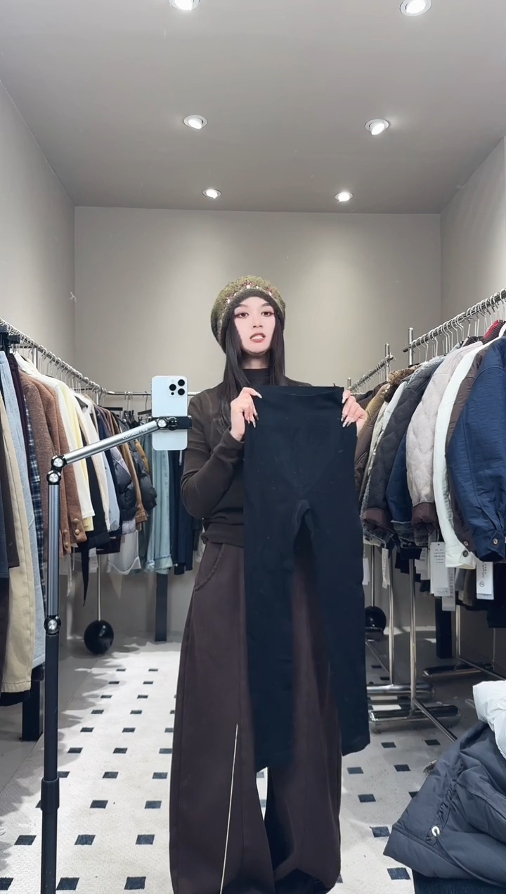 黑灰色打底裤。。。。