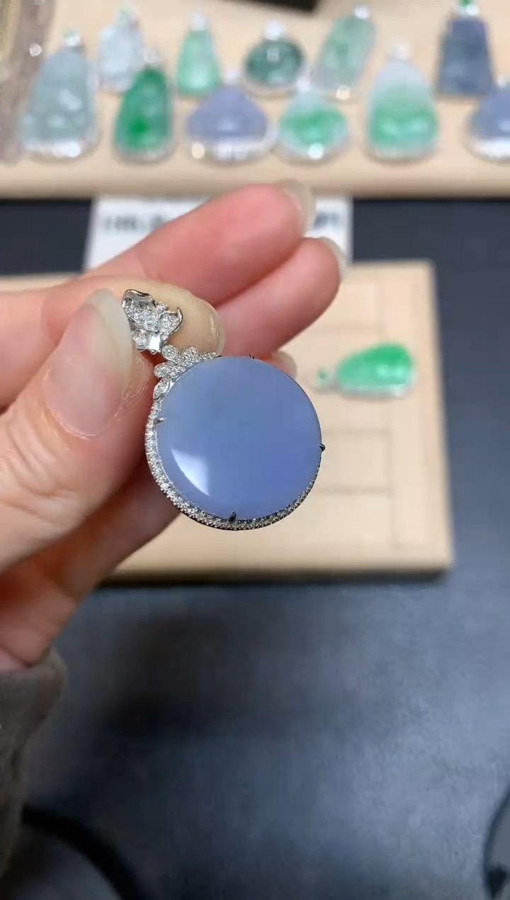 【闪购商品】翡翠颈饰18K金镶嵌圆牌【无服务费