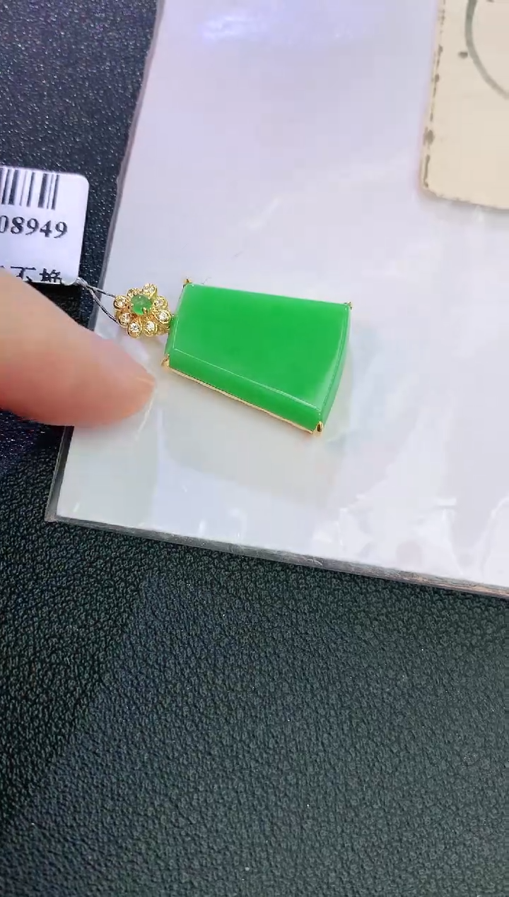 翡翠18K金镶嵌颈饰 赠礼盒证书 麦麦